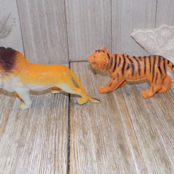 Lion and Tiger Plastic Toys, Preschooler Toys,  Cake Topper - Picture 6 of 9